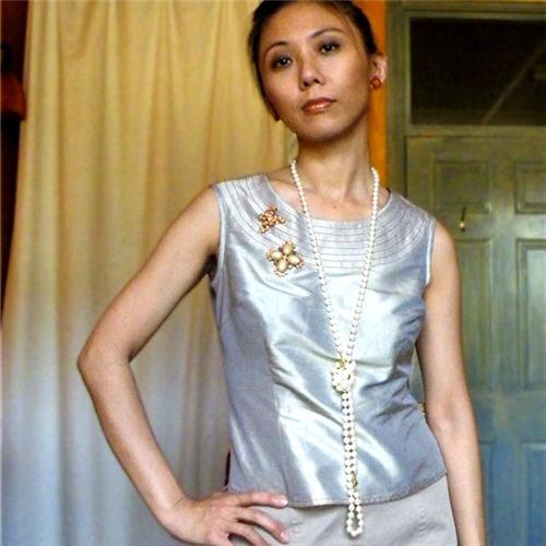 V2686 Back Buttoned Sleeveless Sheath Top